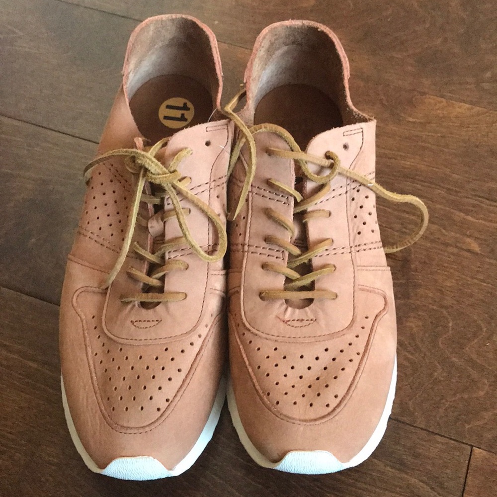 ❌sold❌Frye tan sneakers Sz 11 - Picture 1 of 7